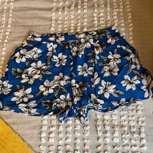 Hollister flowy shorts
